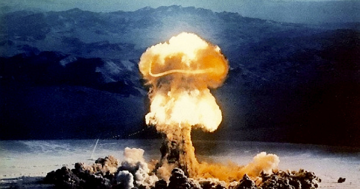 Războiul nuclear și inteligența artificială pot duce la dispariția umanității până în 2100