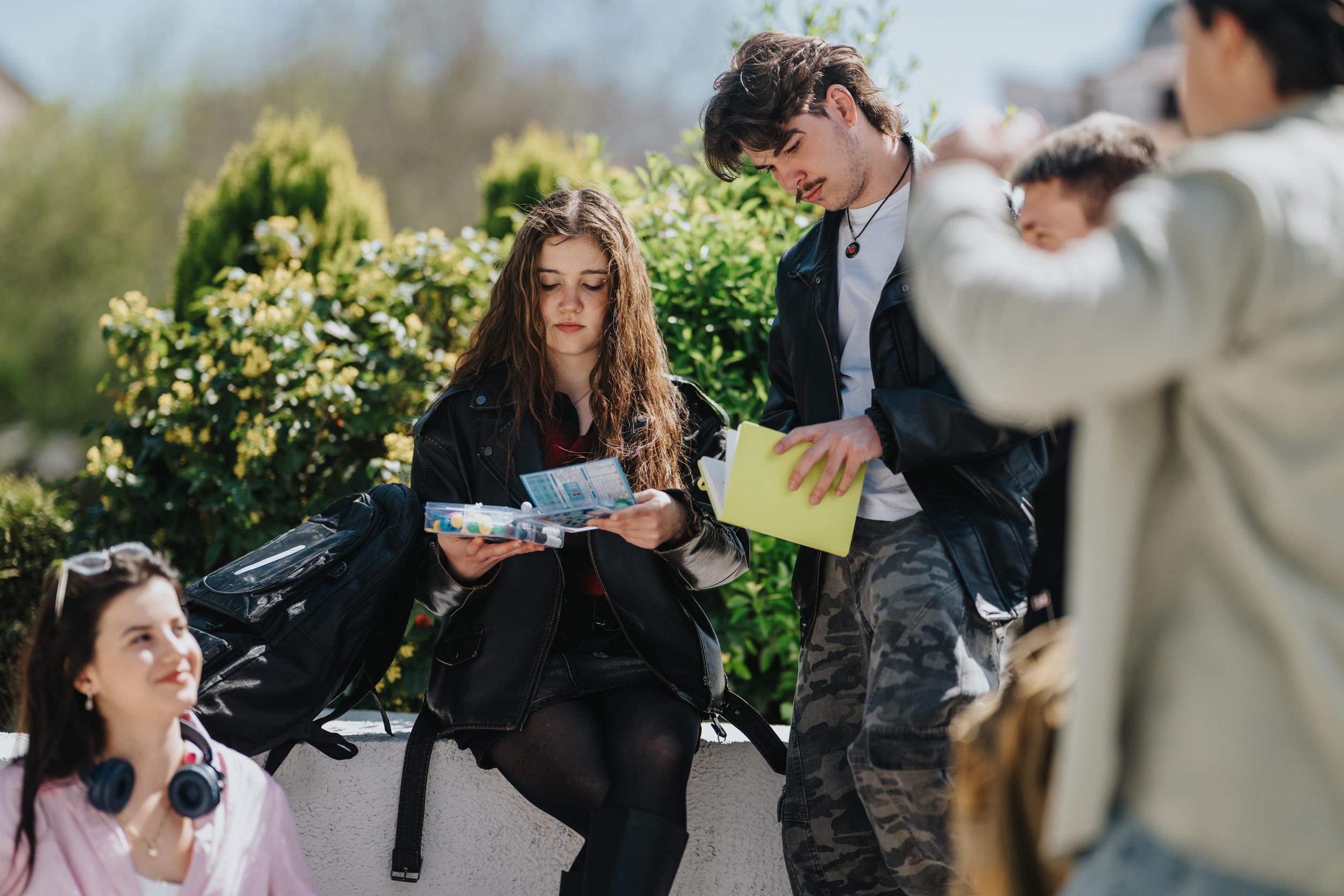 Noua amenințare pentru adolescenți: rețelele sociale și jocurile de noroc înlocuiesc substanțele