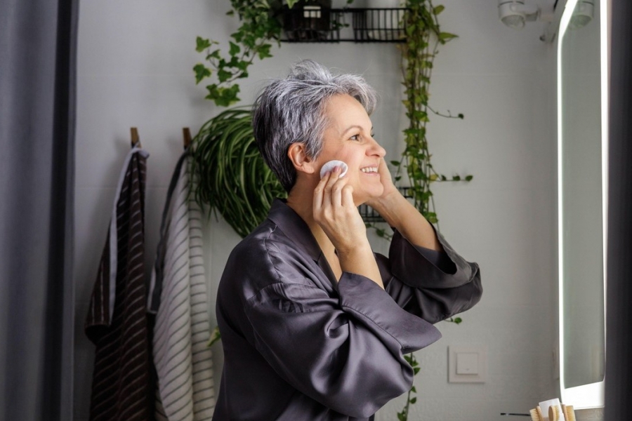 Menopauza nu este doar o etapă reproductivă, ci o transformare neurologică majoră a creierului