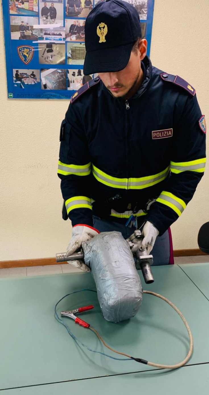 Șofer român arestat în Italia după ce a furat 1.200 de litri de motorină de la colegi