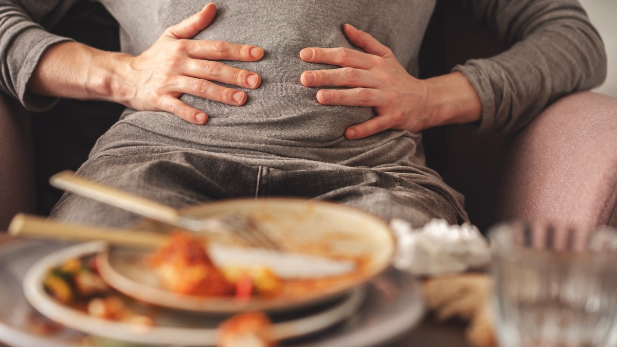Digestia lentă: cauze, simptome și soluții pentru restabilirea confortului abdominal