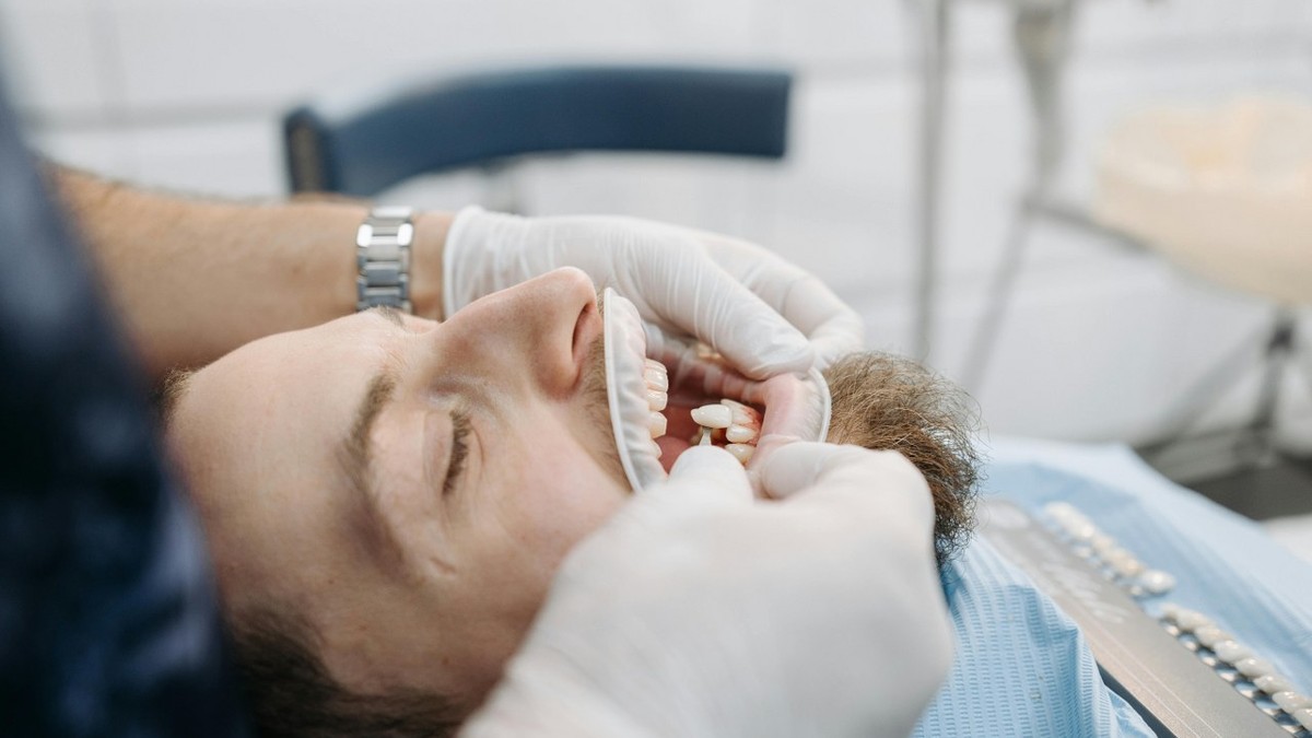 Absența dinților permanenți la tineri: implicațiile ageneziei dentare și opțiunile de tratament