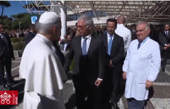 Operația chirurgicală a Papei Leon al XIV-lea pentru un nodul pulmonar a fost un succes, anunță Vaticanul